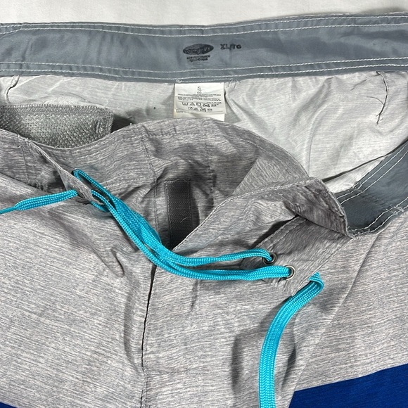 Old Navy mens multicolor striped polyester 8" inseam board shorts - size XL - Picture 6 of 9